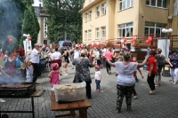 100 par nóżek kroczy śladami Polski Niepodległej. Relacja z festynu.