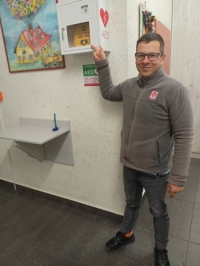 ŚDS w Nysie wyposażony w AED ratujący życie!_4