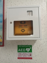 ŚDS w Nysie wyposażony w AED ratujący życie!