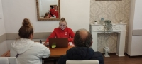 Pomagać mądrze i wytrwale.