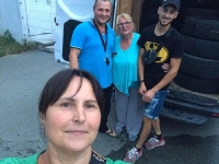 Ranni ukraińscy żołnierze otrzymują wsparcie._9