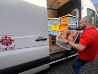 Woda i pieczywo dla powodzian